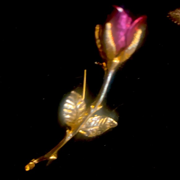 Rose Brooches - Picture 3 of 3